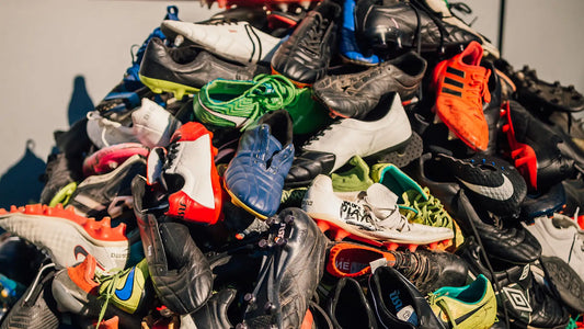 kapotte voetbalschoenen